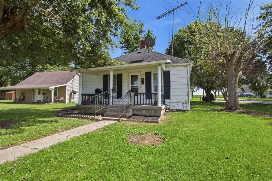 207 Harrison Avenue, Casey, IL 62420 - #2