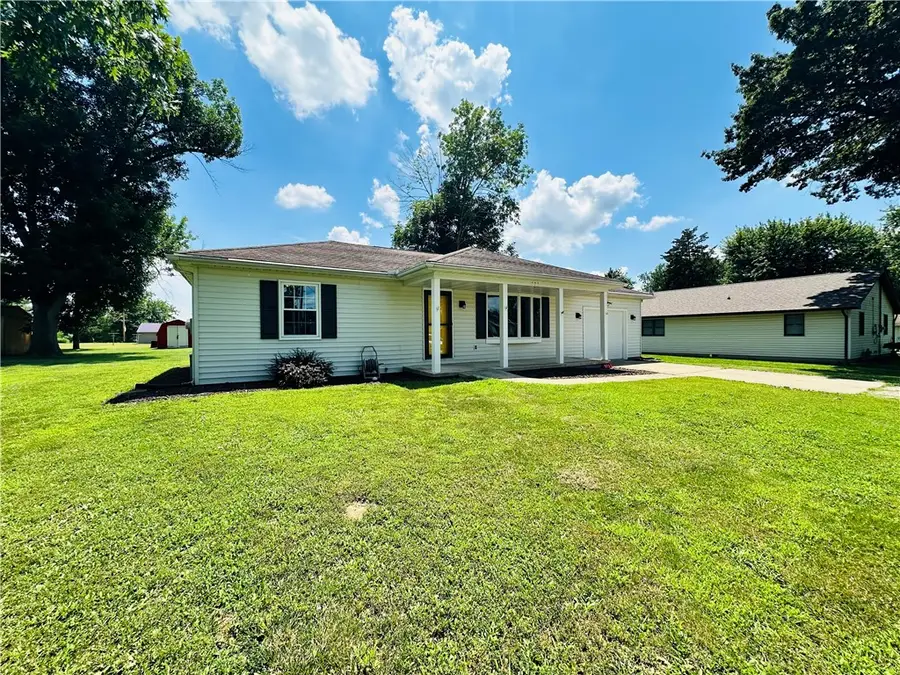 573 W 7th Street, Neoga, IL 62447 - #2