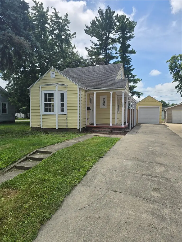 605 Lafayette Avenue, Mattoon, IL 61938 - #1