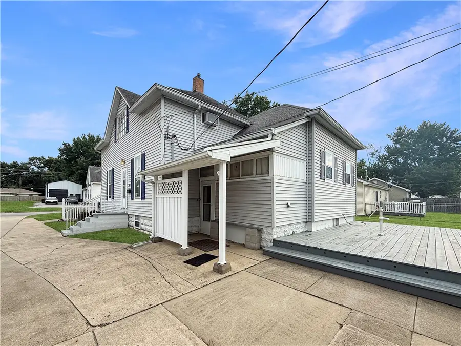 104 E Adams Avenue, Casey, IL 62420 - #3