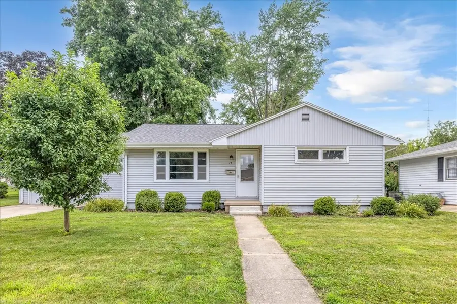17 Parkway Drive, Sullivan, IL 61951 - #2