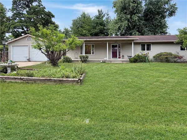 120 Heather Drive, Charleston, IL 61920