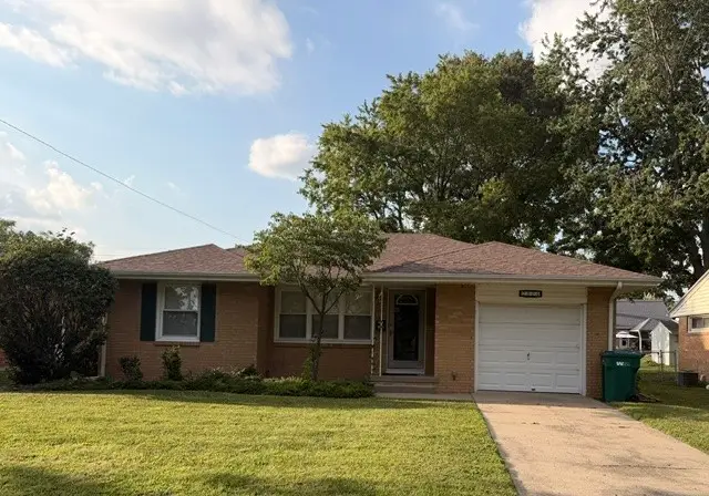 2804 Oak Avenue, Mattoon, IL 61938 - #1