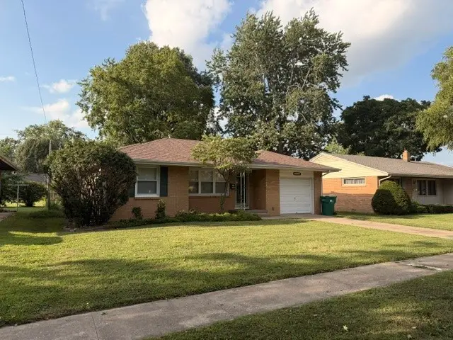 2804 Oak Avenue, Mattoon, IL 61938 - #2