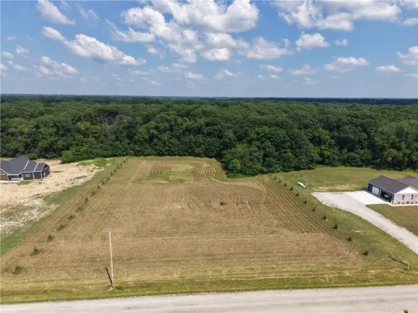 1775 East Road, Shelbyville, IL 62565