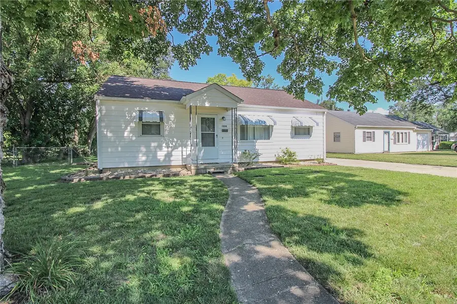 1216 Lawn Drive, Mattoon, IL 61938 - #2