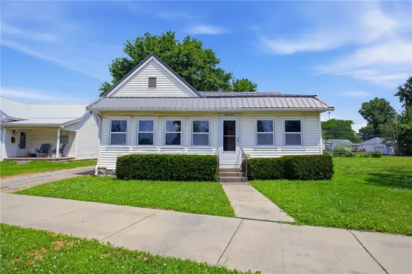 17 State Street, Charleston, IL 61920
