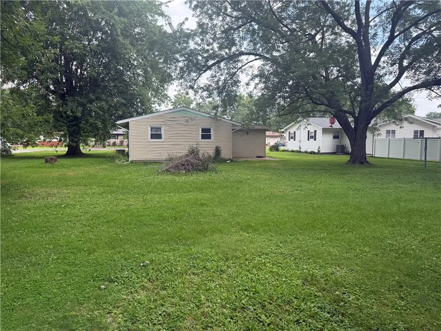 600 Orchard Drive, Newton, IL 62448 - #2