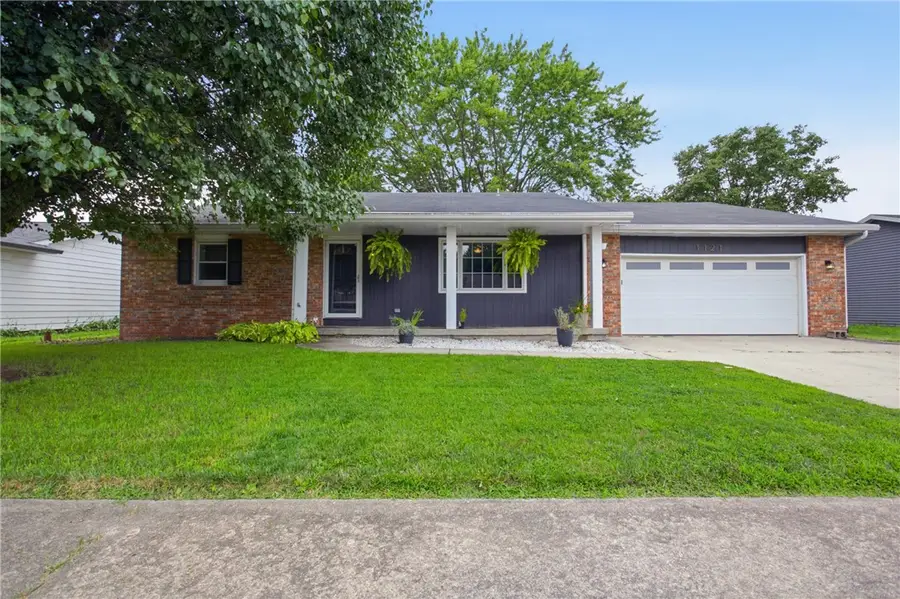 1121 Collins Drive, Effingham, IL 62401 - #2