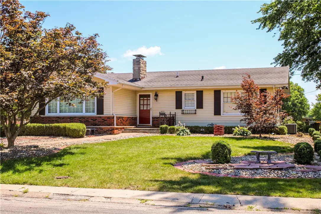 601 Dakota Avenue, Mattoon, IL 61938 - #1