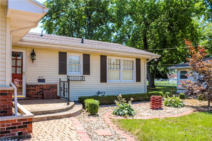 601 Dakota Avenue, Mattoon, IL 61938 - #2
