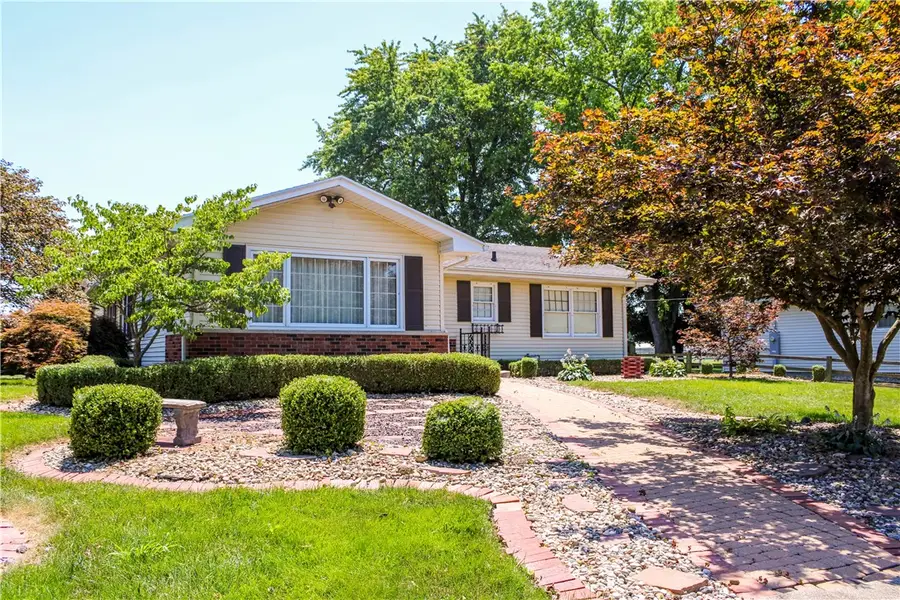 601 Dakota Avenue, Mattoon, IL 61938 - #3