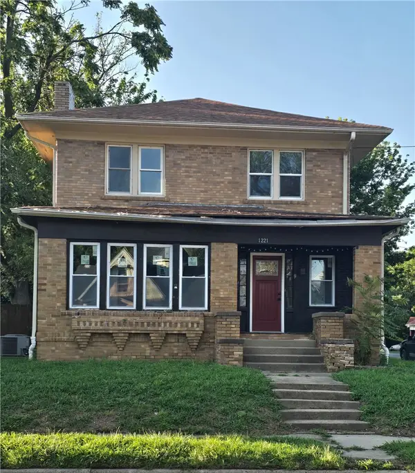 1221 Madison Avenue, Charleston, IL 61920