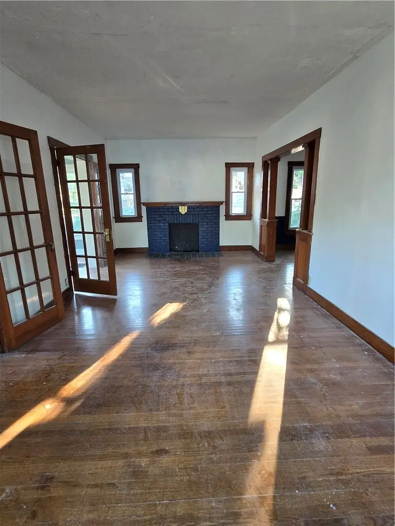 1221 Madison Avenue, Charleston, IL 61920 - #3