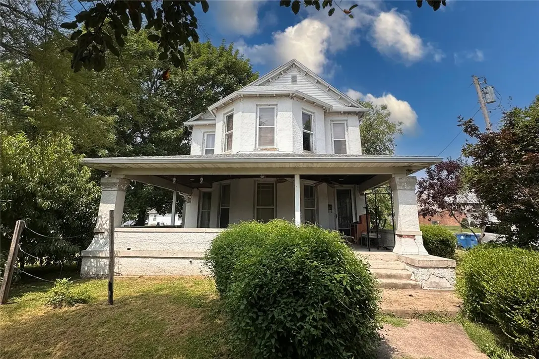 201 S Lafayette Street, Newton, IL 62448 - #1