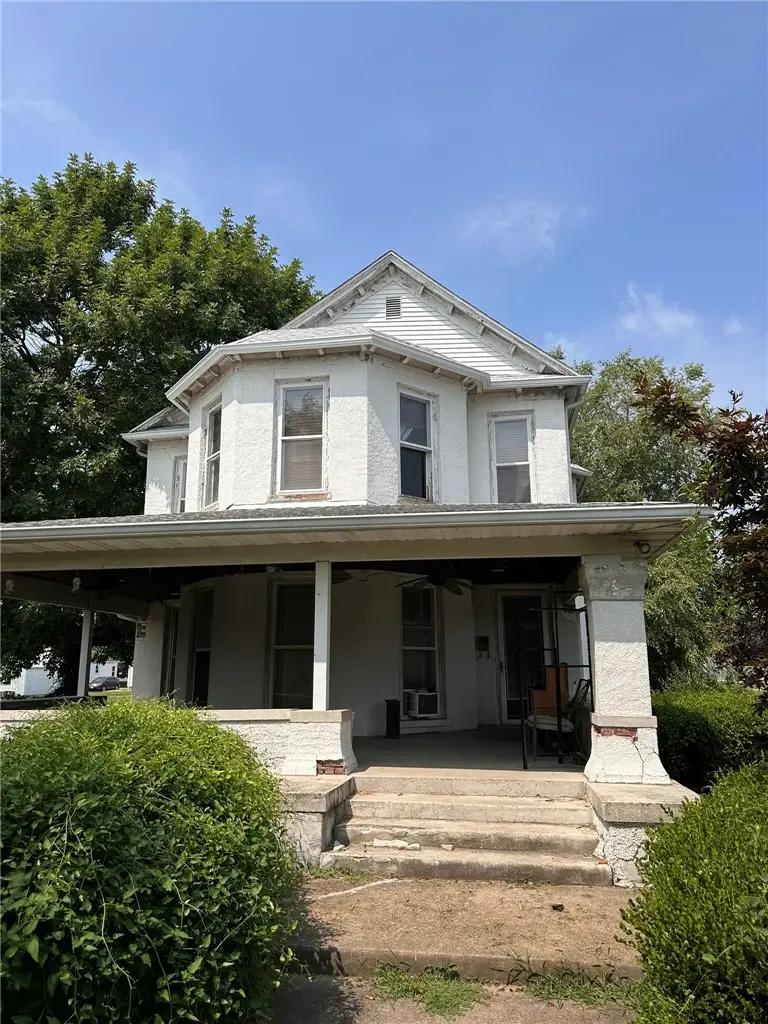 201 S Lafayette Street, Newton, IL 62448 - #3