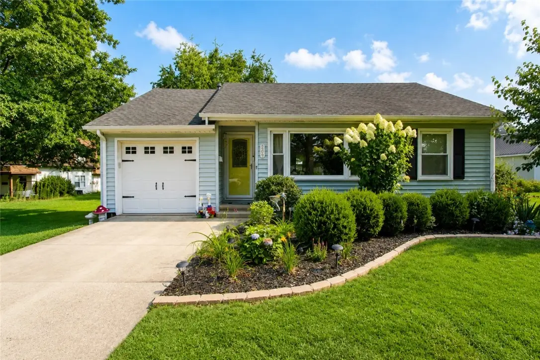 709 Wabash Avenue, Mattoon, IL 61938 - #1