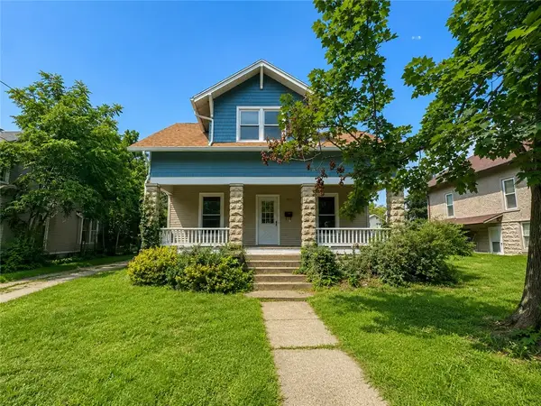905 Harrison Avenue, Charleston, IL 61920