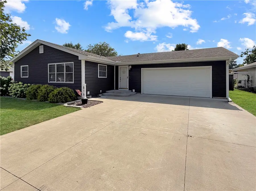 816 N 32nd Street, Mattoon, IL 61938 - #2