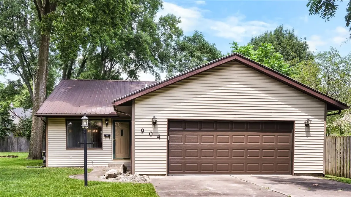 904 E California Avenue, Urbana, IL 61801 - #1