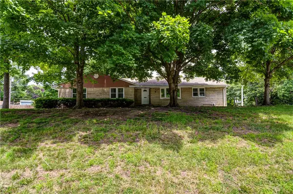 8 NE Carroll Drive, Decatur, IL 62526