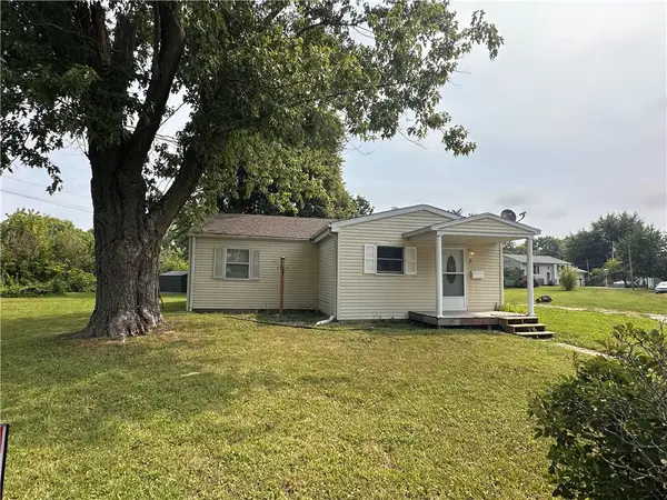 2 Beyers Avenue, Pana, IL 62557