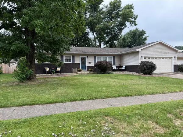 1018 Westgate Drive, Charleston, IL 61920