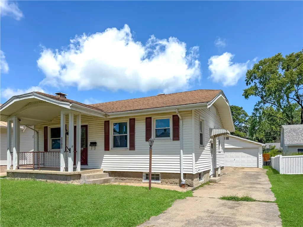3212 Richmond Avenue, Mattoon, IL 61938 - #1
