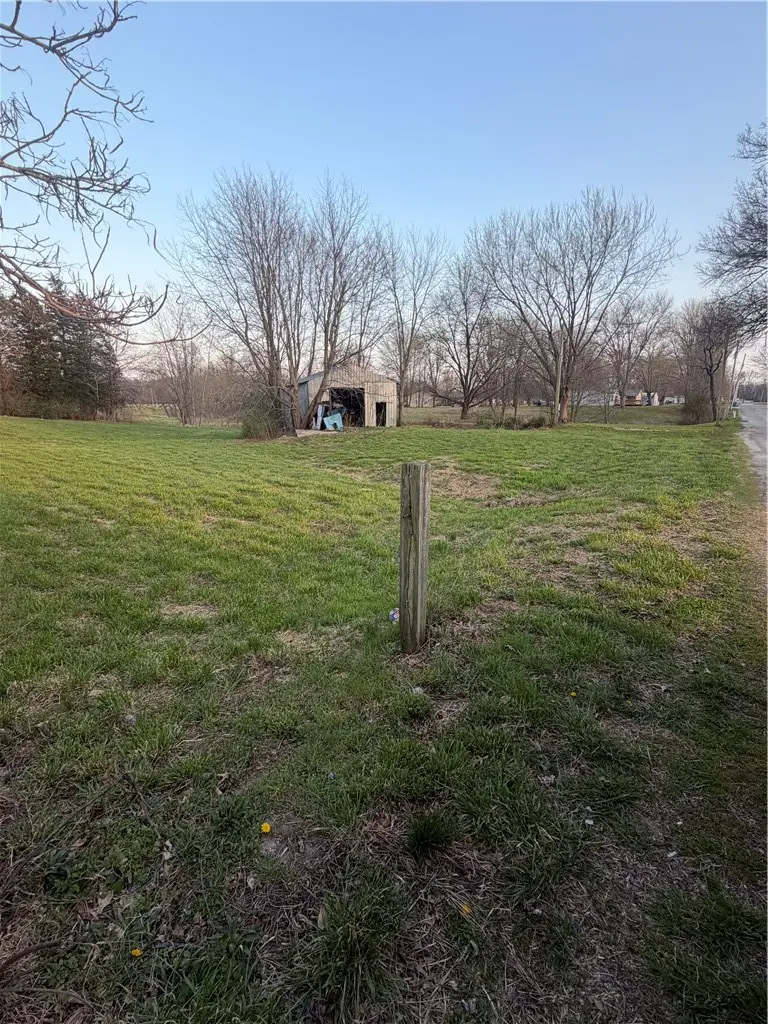 105 S Roosevelt Street, Oblong, IL 62449 - #2