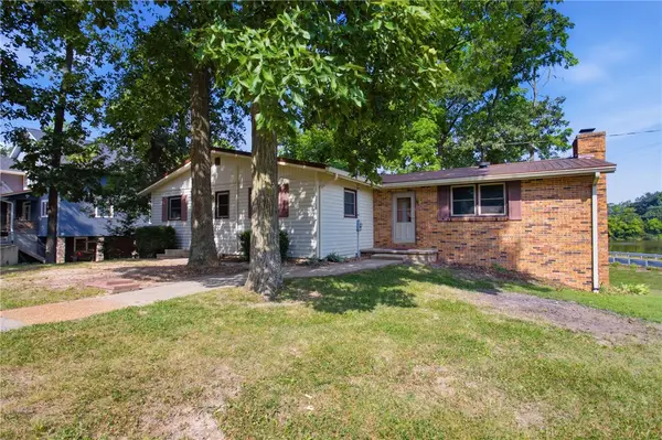 15981 N Hillcrest Drive, Effingham, IL 62401