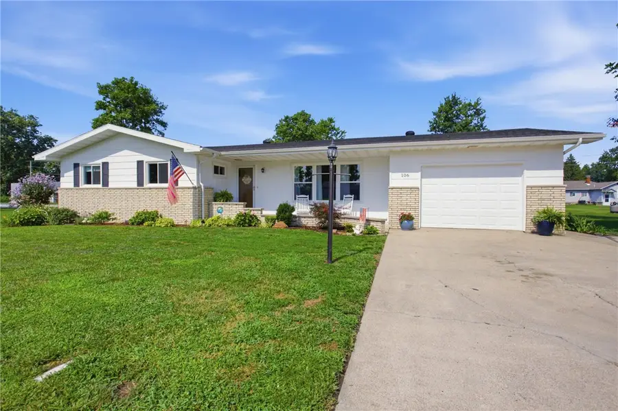 106 S Reynolds Street, Altamont, IL 62411 - #3