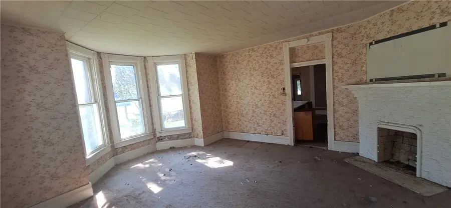 212 E Crawford Street, Paris, IL 61944 - #2