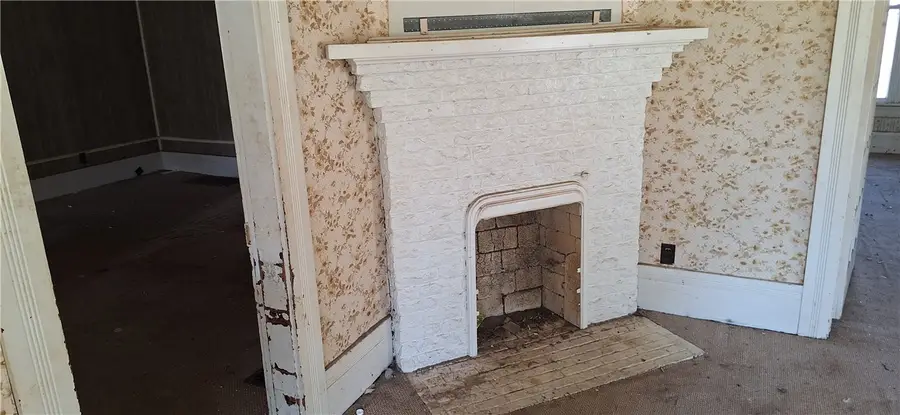 212 E Crawford Street, Paris, IL 61944 - #3