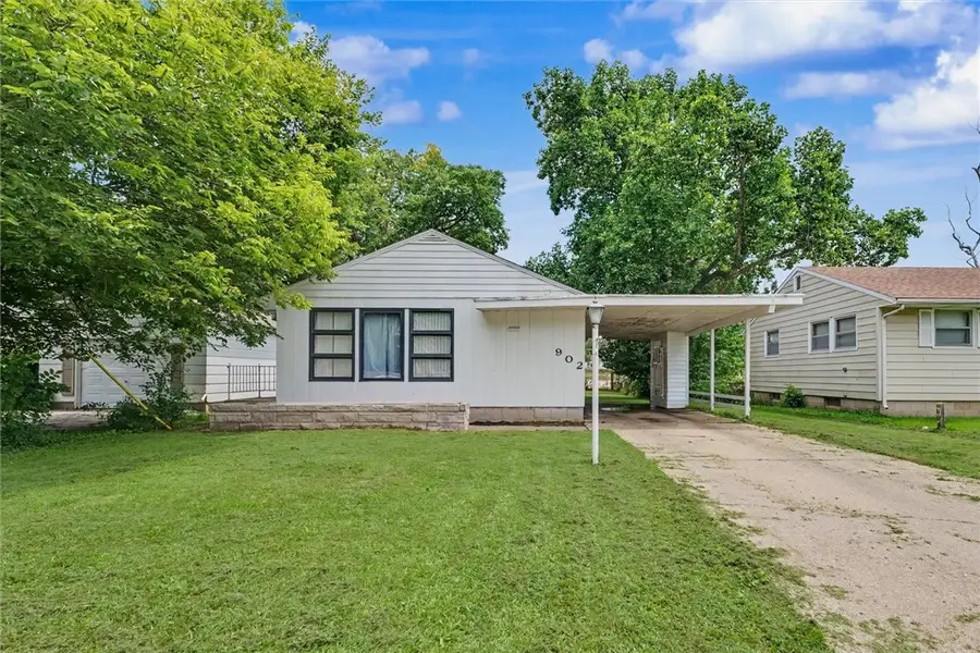 902 S Belmont Avenue, Decatur, IL 62521 - #2