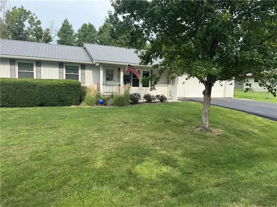 11 Cardinal Drive, Bethany, IL 61914 - #2