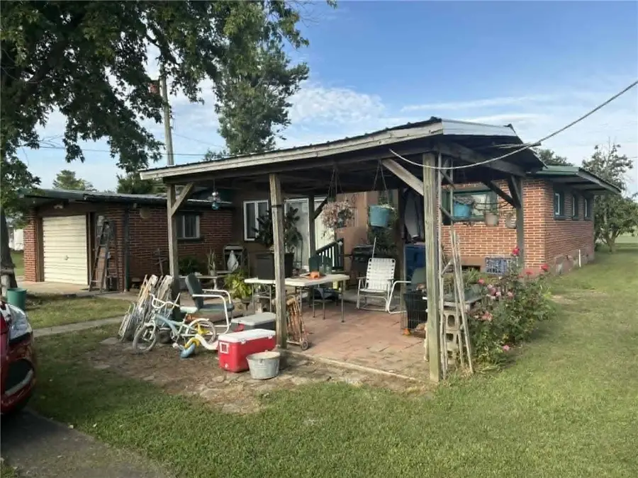 902 S Jackson Street, Newton, IL 62448 - #3