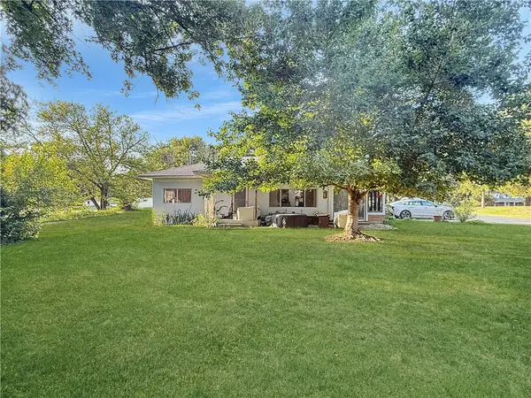 10533 N Hickory Lane, Casey, IL 62420