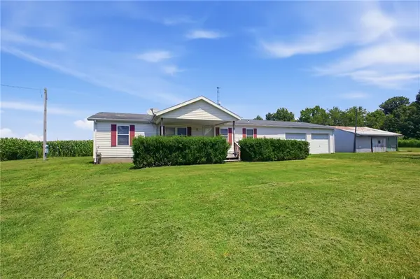 16153 N 250th Street, Altamont, IL 62411