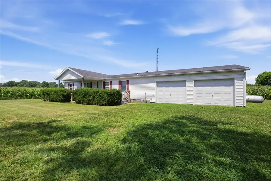 16153 N 250th Street, Altamont, IL 62411 - #3