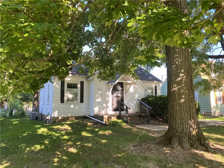 1606 10th Street, Charleston, IL 61920 - #2