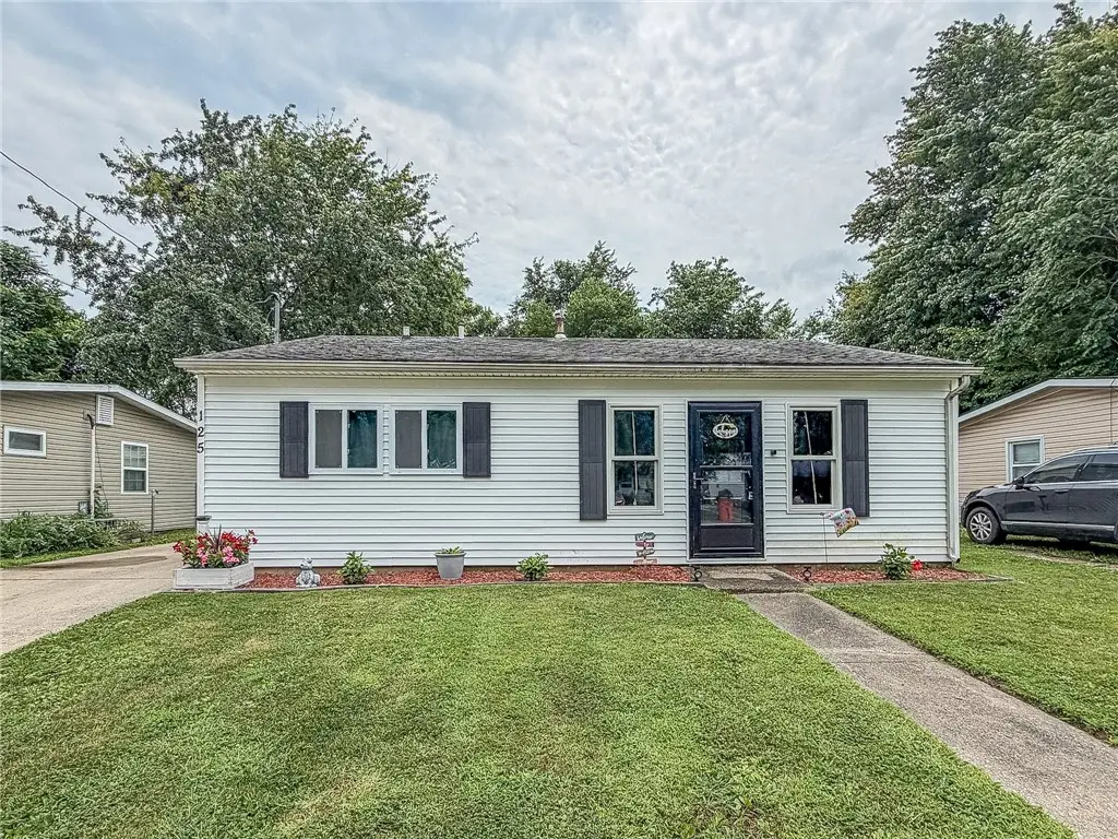 125 Woodlawn Avenue, Mattoon, IL 61938 - #1