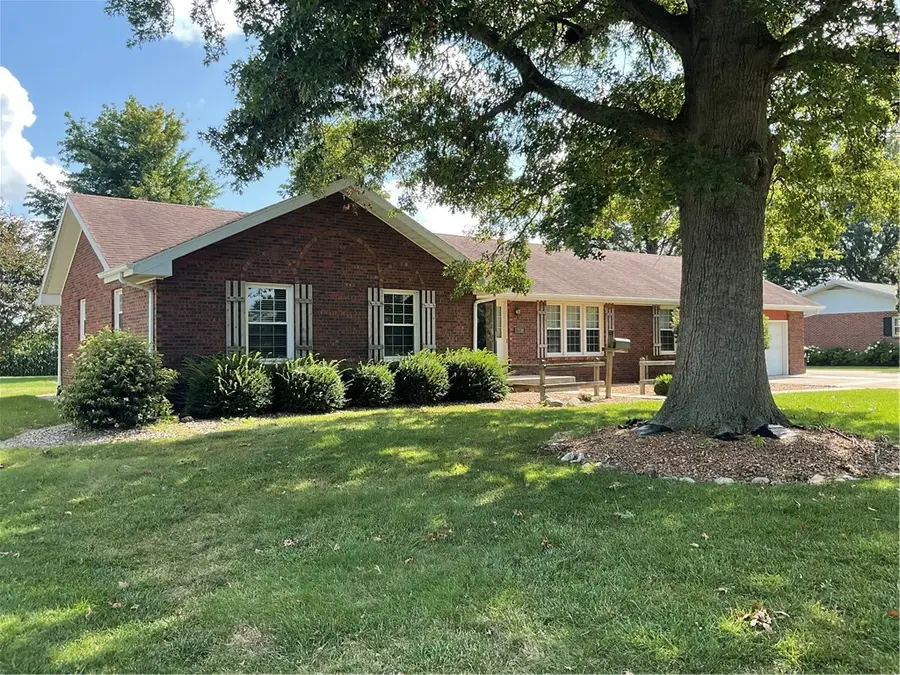 710 Warren Street, Moweaqua, IL 62550 - #2