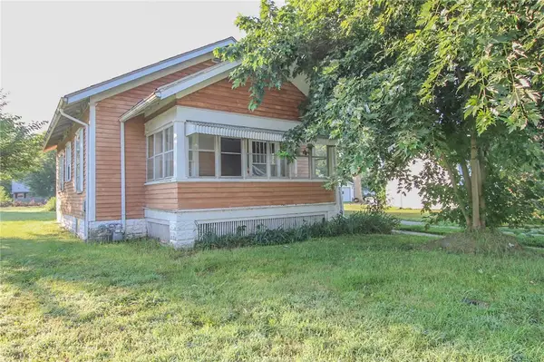 670 Pine Avenue, Neoga, IL 62447