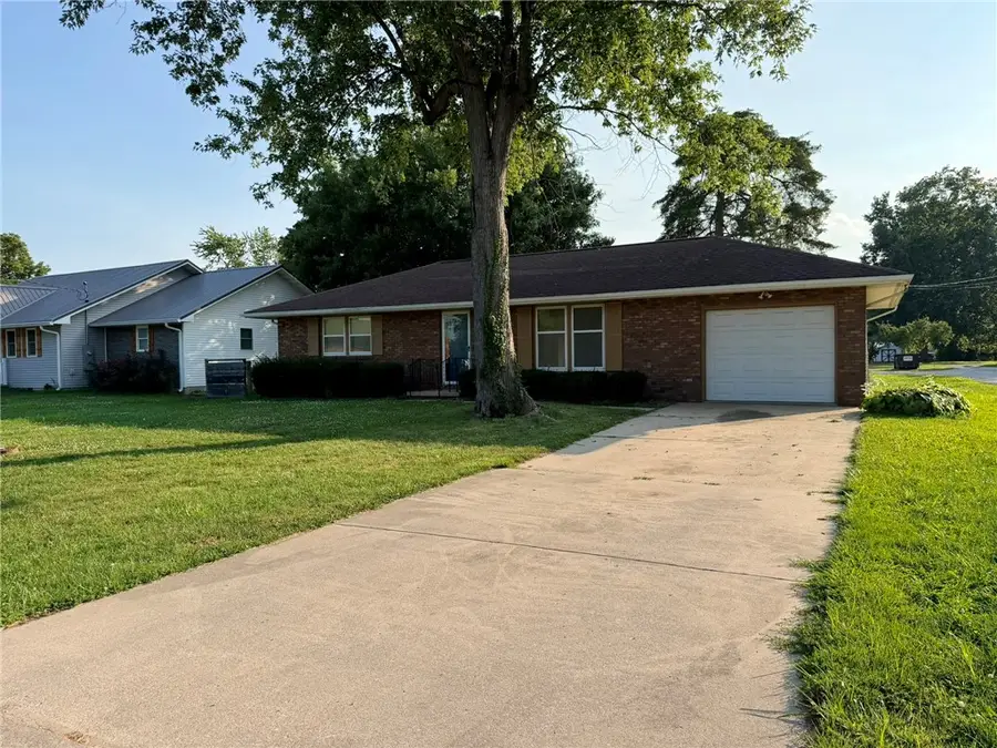 307 S Mill Street, Greenup, IL 62428 - #3