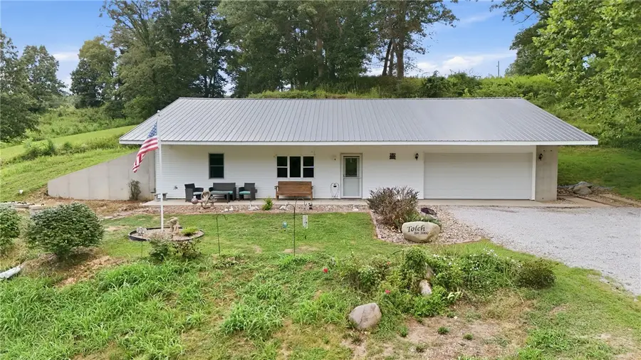 9275 N 890th Street, Effingham, IL 62401 - #2
