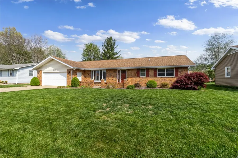 906 Flame Avenue, Effingham, IL 62401 - #2