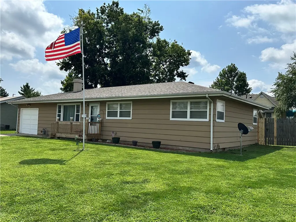 420 W Pierce Avenue, Charleston, IL 61920 - #1