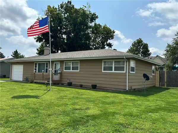 420 W Pierce Avenue, Charleston, IL 61920