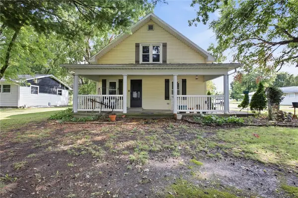 9 E Cedar Street, Ashmore, IL 61912