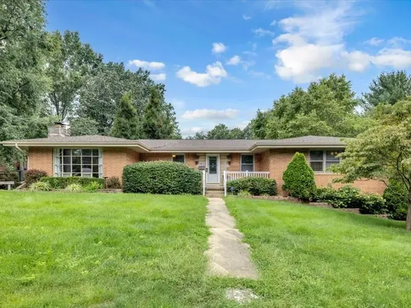 73 Town And Country Drive, Decatur, IL 62526